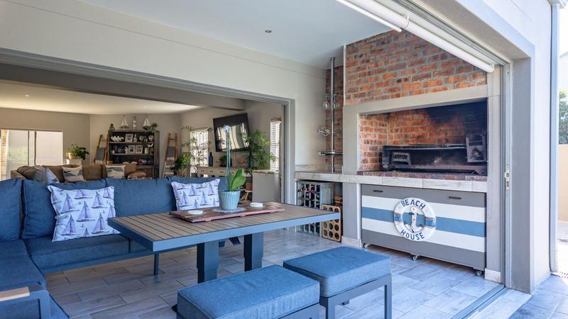6 Bedroom Property for Sale in Outeniqua Strand Western Cape